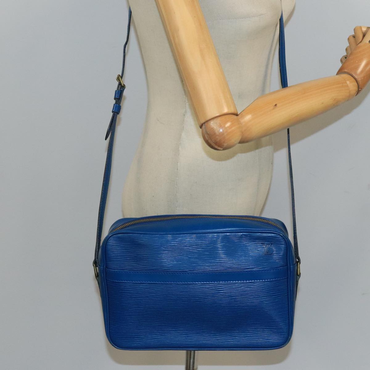 LOUIS VUITTON Epi Trocadero 23 Shoulder Bag Blue M52305 LV Auth 103241