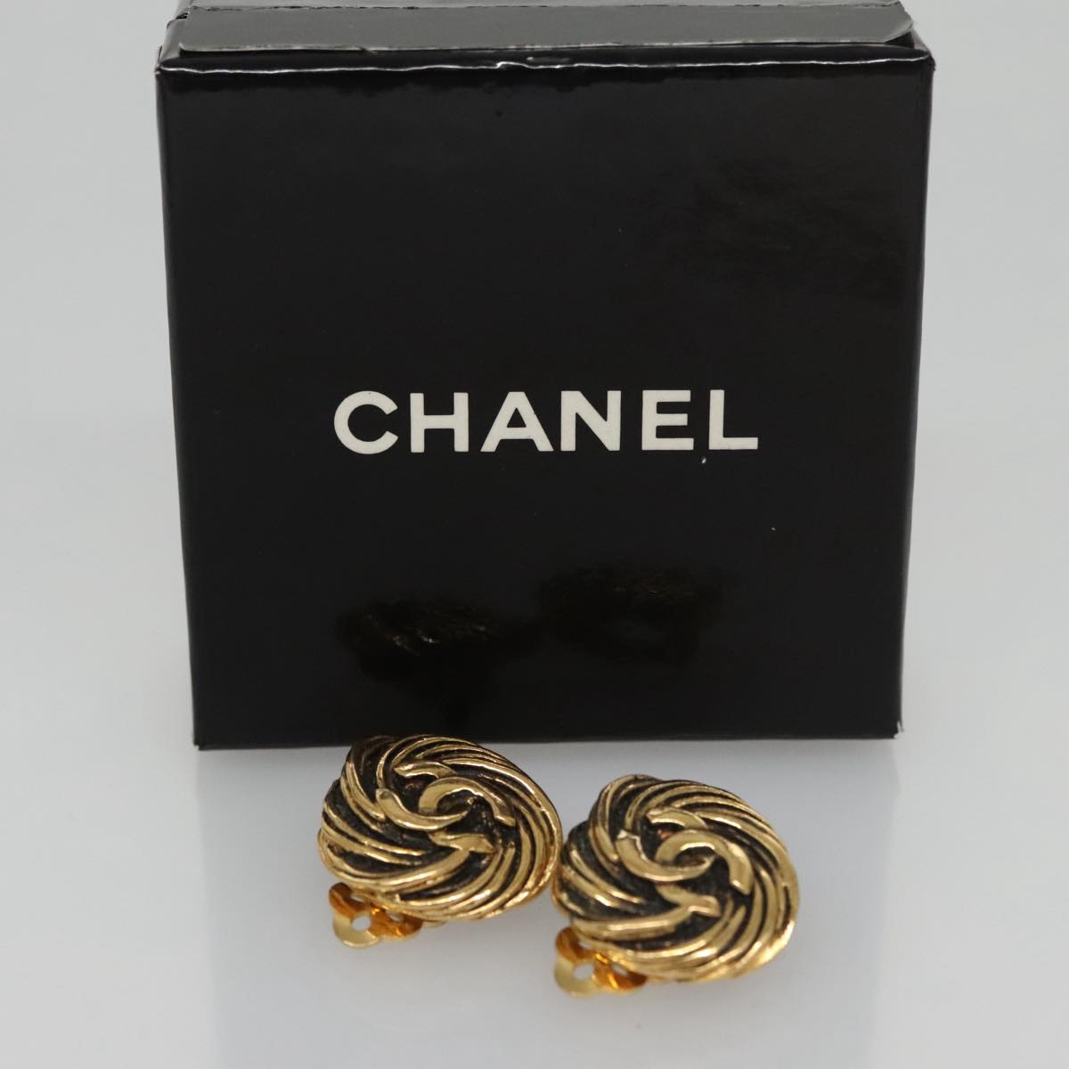 CHANEL Earring metal Gold CC Auth 103473