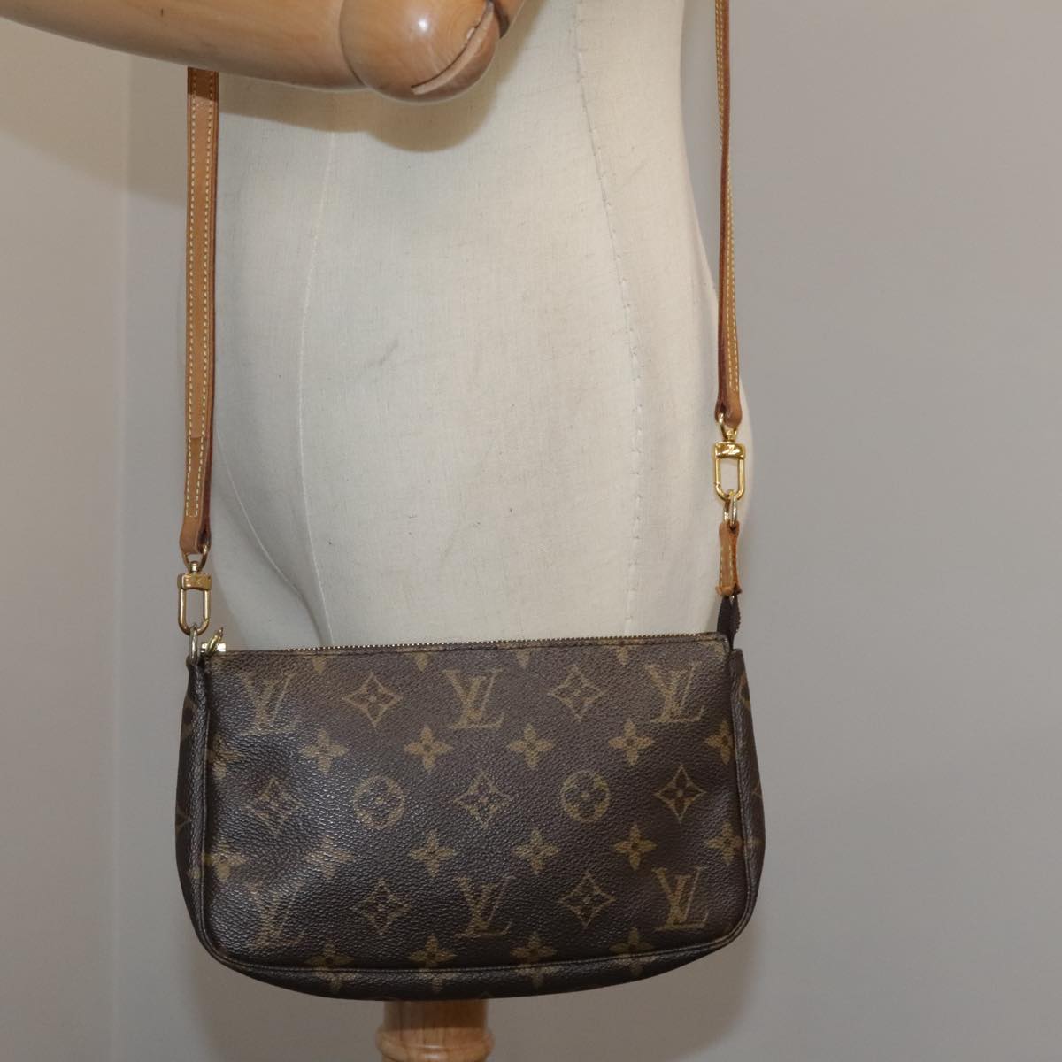 LOUIS VUITTON Monogram Pochette Accessoires Pouch M51980 LV Auth 103570