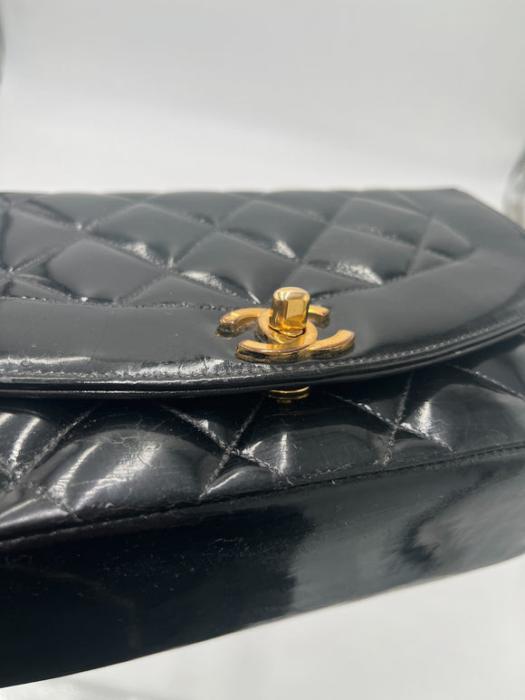 CHANEL Diana Matelasse Ketting Schoudertas Lak Zwart Goud CC Auth 103804A