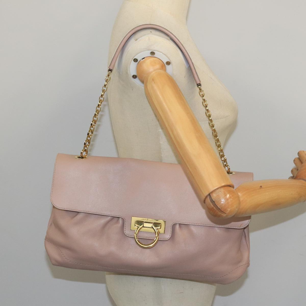 Salvatore Ferragamo Gancini Shoulder Bag Leather Beige Gold Auth 105053