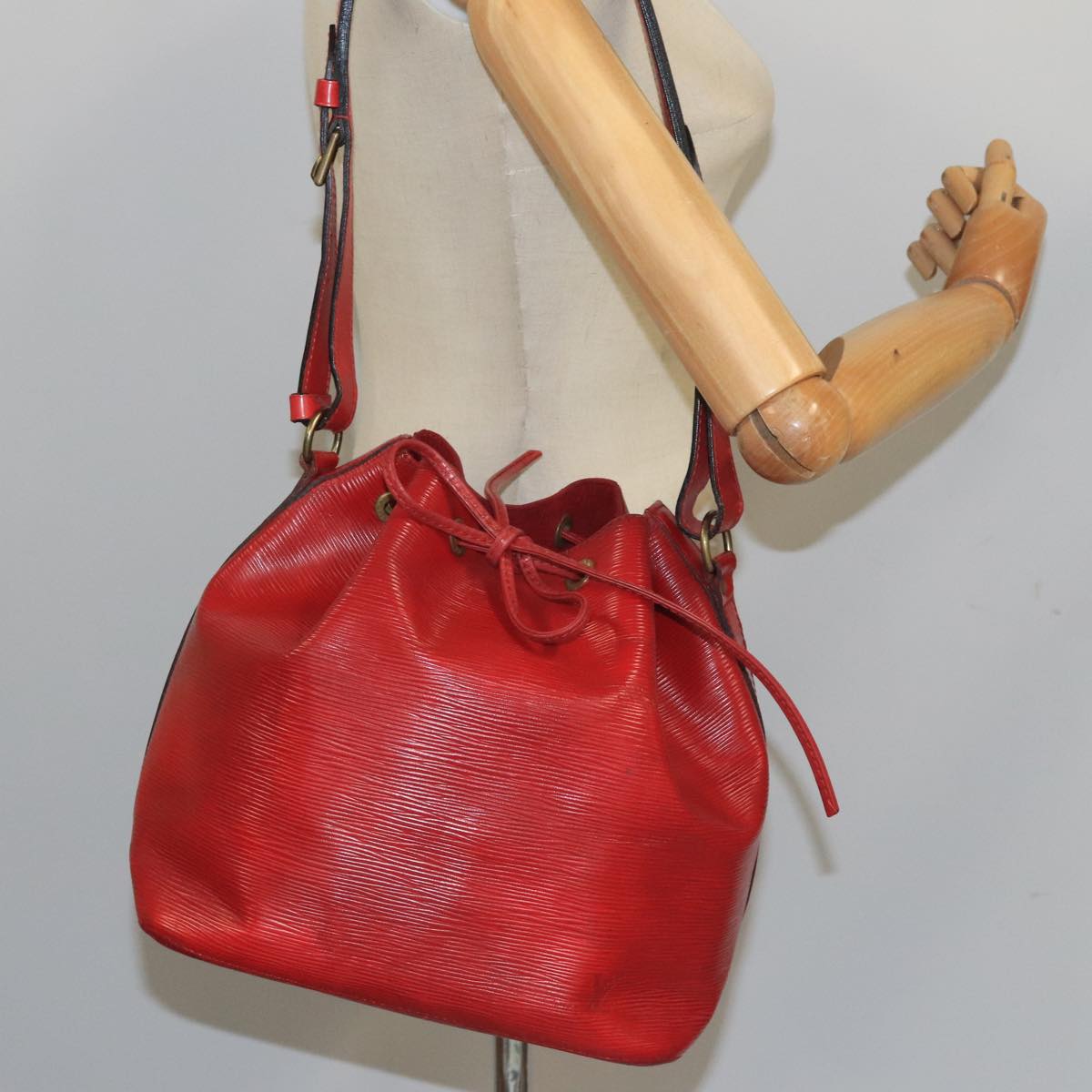 LOUIS VUITTON Epi Petit Noe Shoulder Bag Red M44107 LV Auth 105168