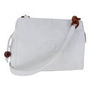 CHANEL Matelasse Shoulder Bag Leather White CC Auth 106385-1