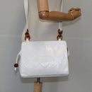 CHANEL Matelasse Shoulder Bag Leather White CC Auth 106385-23