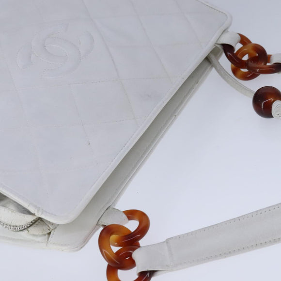 CHANEL Matelasse Shoulder Bag Leather White CC Auth 106385