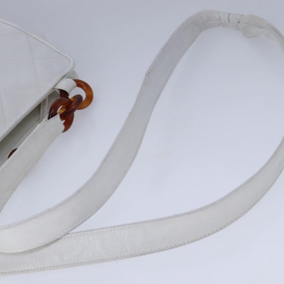 CHANEL Matelasse Shoulder Bag Leather White CC Auth 106385