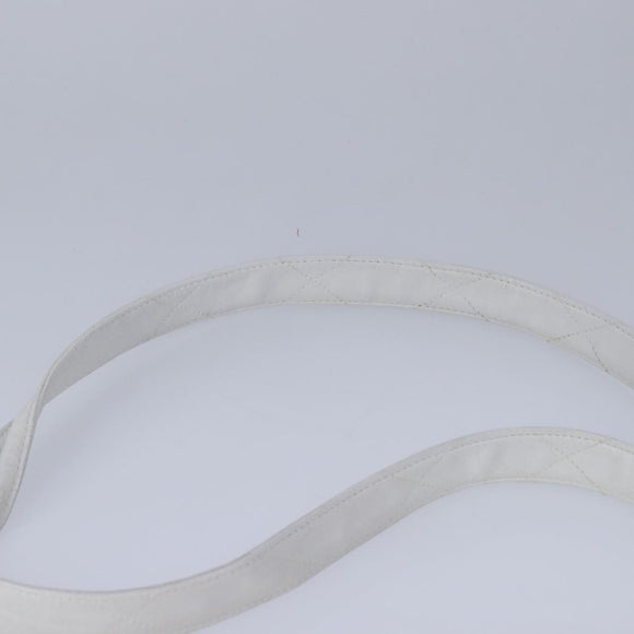 CHANEL Matelasse Shoulder Bag Leather White CC Auth 106385