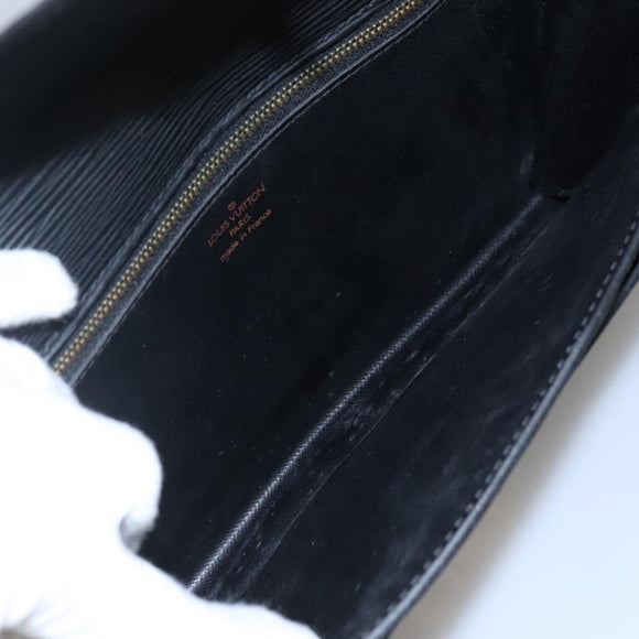 LOUIS VUITTON Epi Serie Dragonne Clutch Bag Black Noir M52612 LV Auth 106784