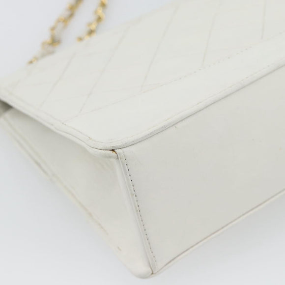 CHANEL Matelasse Chain Shoulder Bag Leather White Gold CC Auth 107700