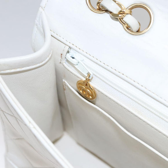 CHANEL Matelasse Chain Shoulder Bag Leather White Gold CC Auth 107700