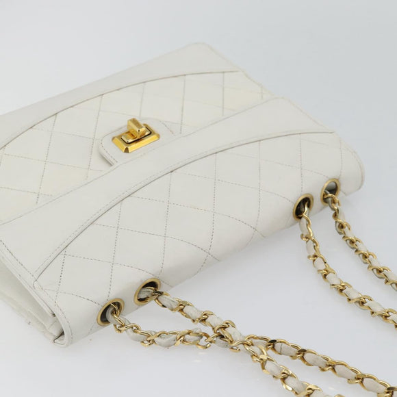 CHANEL Matelasse Chain Shoulder Bag Leather White Gold CC Auth 107700
