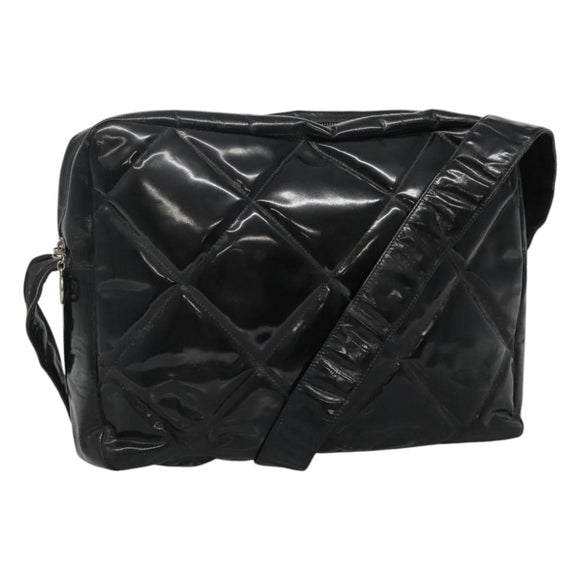 CHANEL Matelasse Shoulder Bag Patent leather Black Gold CC Auth 114045