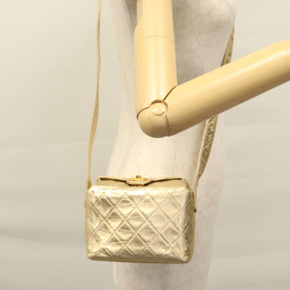 CHANEL Matelasse Shoulder Bag Lamb Skin Gold CC Auth 114942A