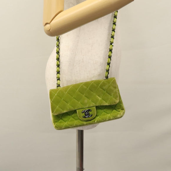 CHANEL Mini Matelasse 20 Single Flap Chain Bag Velor Green CC Auth 115601A