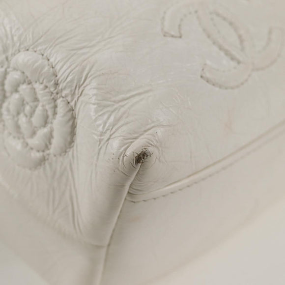 CHANEL Chain Shoulder Bag Patent leather White Gold CC Auth 118910A