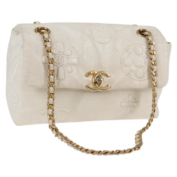 CHANEL Chain Shoulder Bag Patent leather White Gold CC Auth 118910A