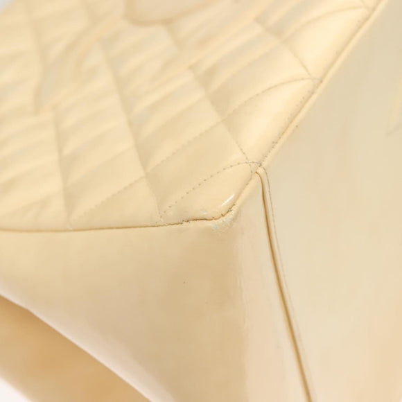 CHANEL Matelasse Chain Tote Bag Patent leather Beige Gold CC Auth 118936