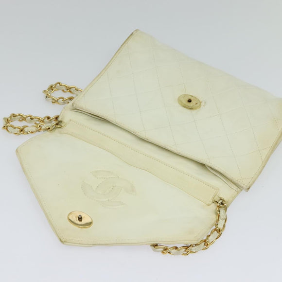 CHANEL Matelasse Chain Shoulder Bag Lamb Skin White CC Auth 119388