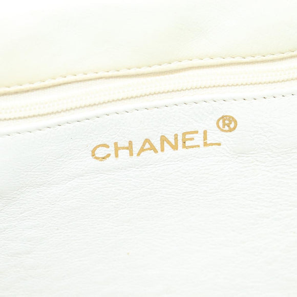 CHANEL Matelasse Chain Shoulder Bag Lamb Skin White CC Auth 119388