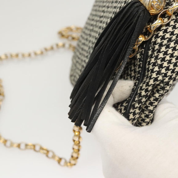 CHANEL Matelasse Chain Shoulder Bag Canvas White Black CC Auth 120186