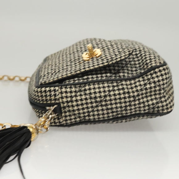 CHANEL Matelasse Chain Shoulder Bag Canvas White Black CC Auth 120186