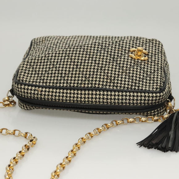 CHANEL Matelasse Chain Shoulder Bag Canvas White Black CC Auth 120186