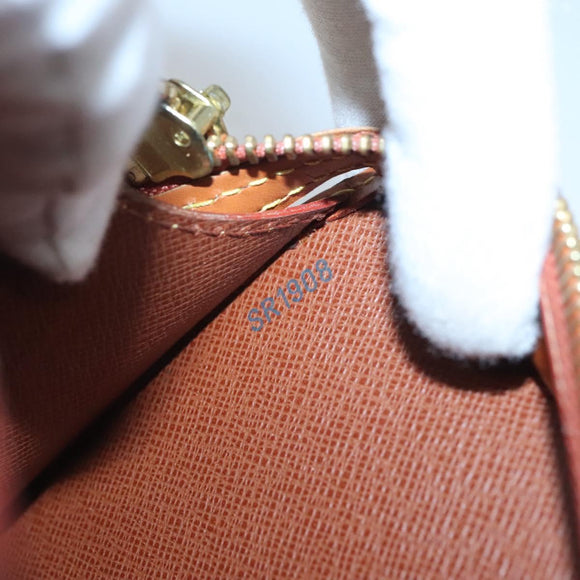 LOUIS VUITTON Epi Pochette Homme Clutch Bag Zipangu Gold M52528 LV Auth 121092