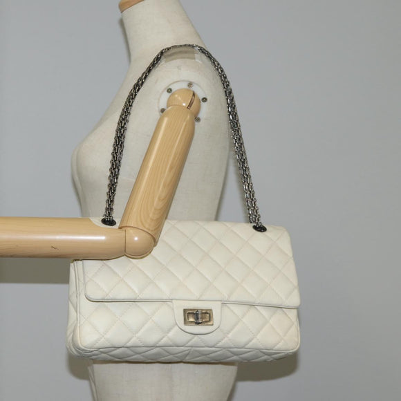 CHANEL Matelasse 2.25 Chain Shoulder Bag Caviar Skin White CC Auth 121441