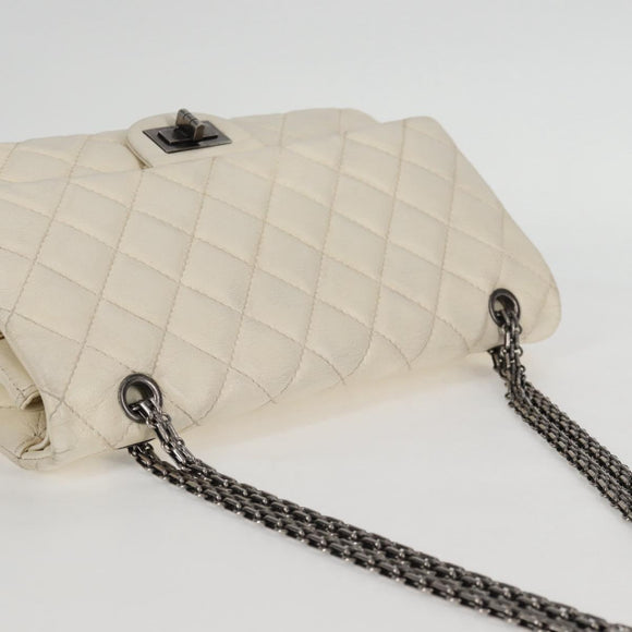 CHANEL Matelasse 2.25 Chain Shoulder Bag Caviar Skin White CC Auth 121441