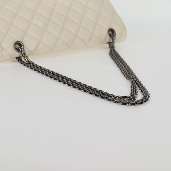 CHANEL Matelasse 2.25 Chain Shoulder Bag Caviar Skin White CC Auth 121441