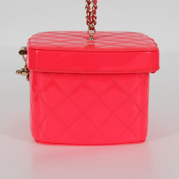 CHANEL Matelasse Vanity Pouch Enamel Pink Gold CC Auth 123518M