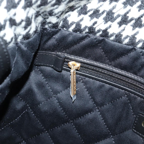 CHANEL Chain Shoulder Bag Tweed Black Gold CC Auth 126118SM