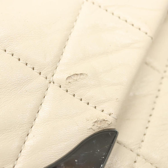 CHANEL Matelasse Shoulder Bag Lamb Skin White CC Auth 126364