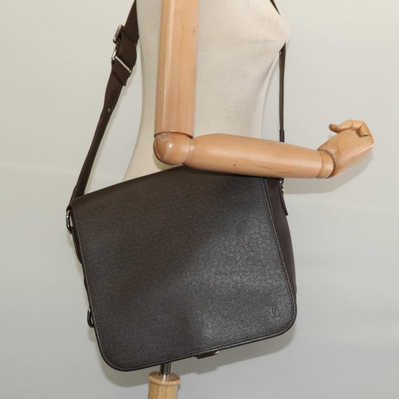 LOUIS VUITTON Taiga Andrei Shoulder Bag Grizzly M32488 LV Auth 127964