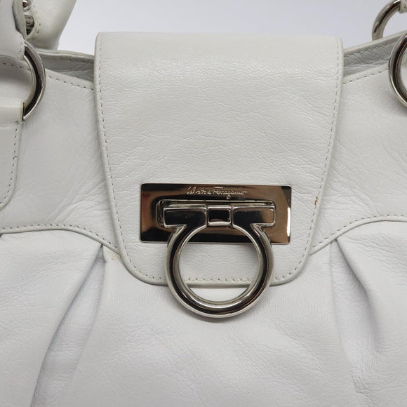 Salvatore Ferragamo Gancini Shoulder Bag Leather White Silver Auth 128020