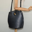 LOUIS VUITTON Epi Cluny Shoulder Bag Black M52252 LV Auth 128080-22