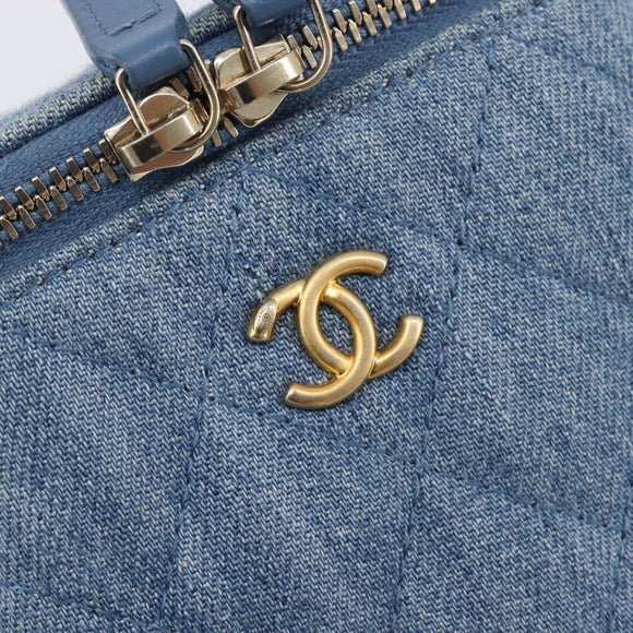 CHANEL Matelasse Chain Shoulder Pouch Bag Denim Blue Gold CC Auth 130041A
