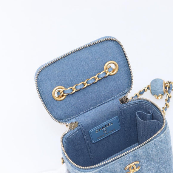 CHANEL Matelasse Chain Shoulder Pouch Bag Denim Blue Gold CC Auth 130041A