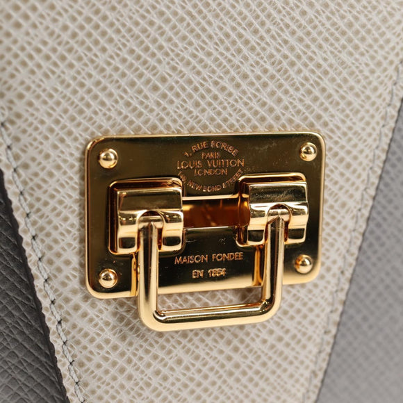 LOUIS VUITTON Taiga Trapeze Shoulder Bag Gracie LV Auth 130675M