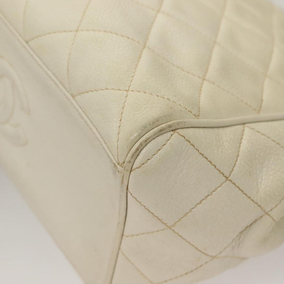 CHANEL Matelasse Chain Shoulder Bag Caviar Skin White Gold CC Auth 132097