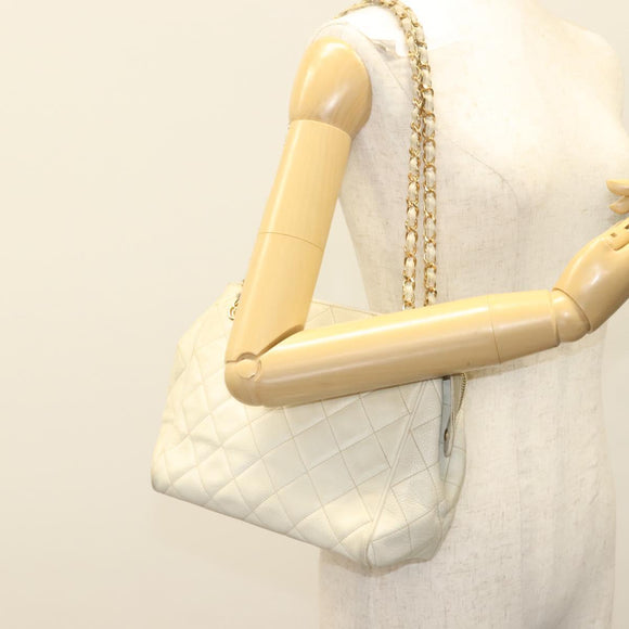 CHANEL Matelasse Chain Shoulder Bag Caviar Skin White Gold CC Auth 132097