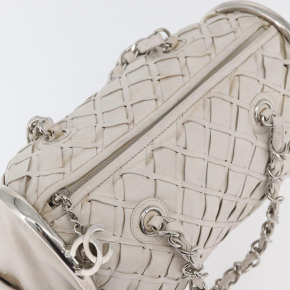 CHANEL Chain Hand Bag Leather White Silver CC Auth 132723