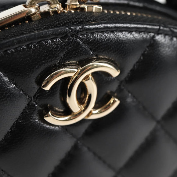 CHANEL Matelasse Pouch Lamb Skin Black Gold CC Auth 132970M