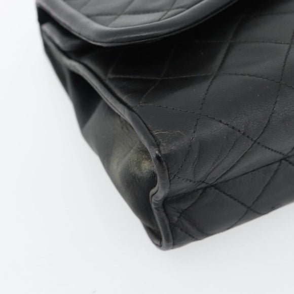 CHANEL Ketten-Schultertasche Leder Schwarz Gold CC Auth 133043