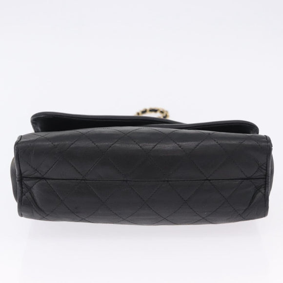 CHANEL Ketten-Schultertasche Leder Schwarz Gold CC Auth 133043