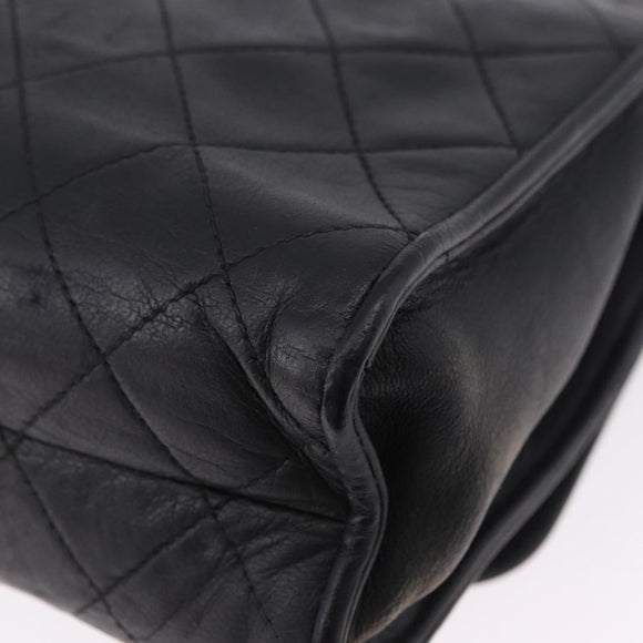 CHANEL Ketten-Schultertasche Leder Schwarz Gold CC Auth 133043