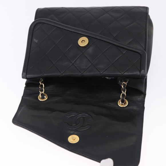 CHANEL Ketten-Schultertasche Leder Schwarz Gold CC Auth 133043