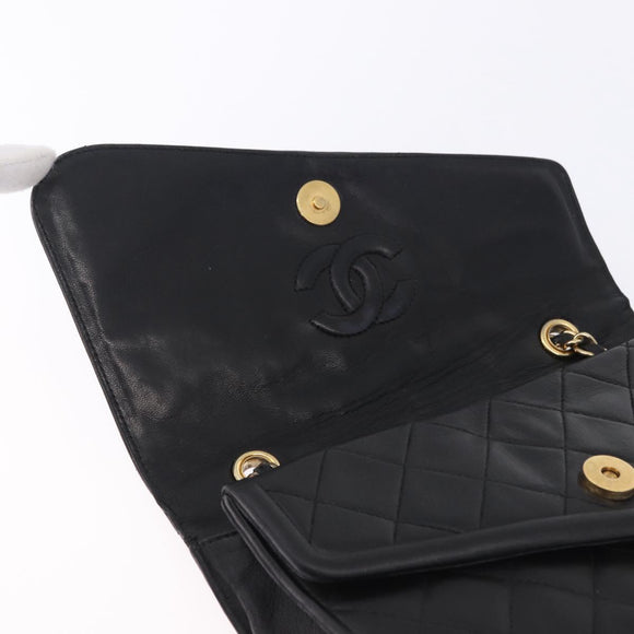CHANEL Ketten-Schultertasche Leder Schwarz Gold CC Auth 133043