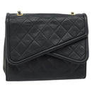 CHANEL Ketten-Schultertasche Leder Schwarz Gold CC Auth 133043-2