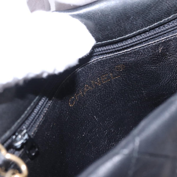 CHANEL Ketten-Schultertasche Leder Schwarz Gold CC Auth 133043